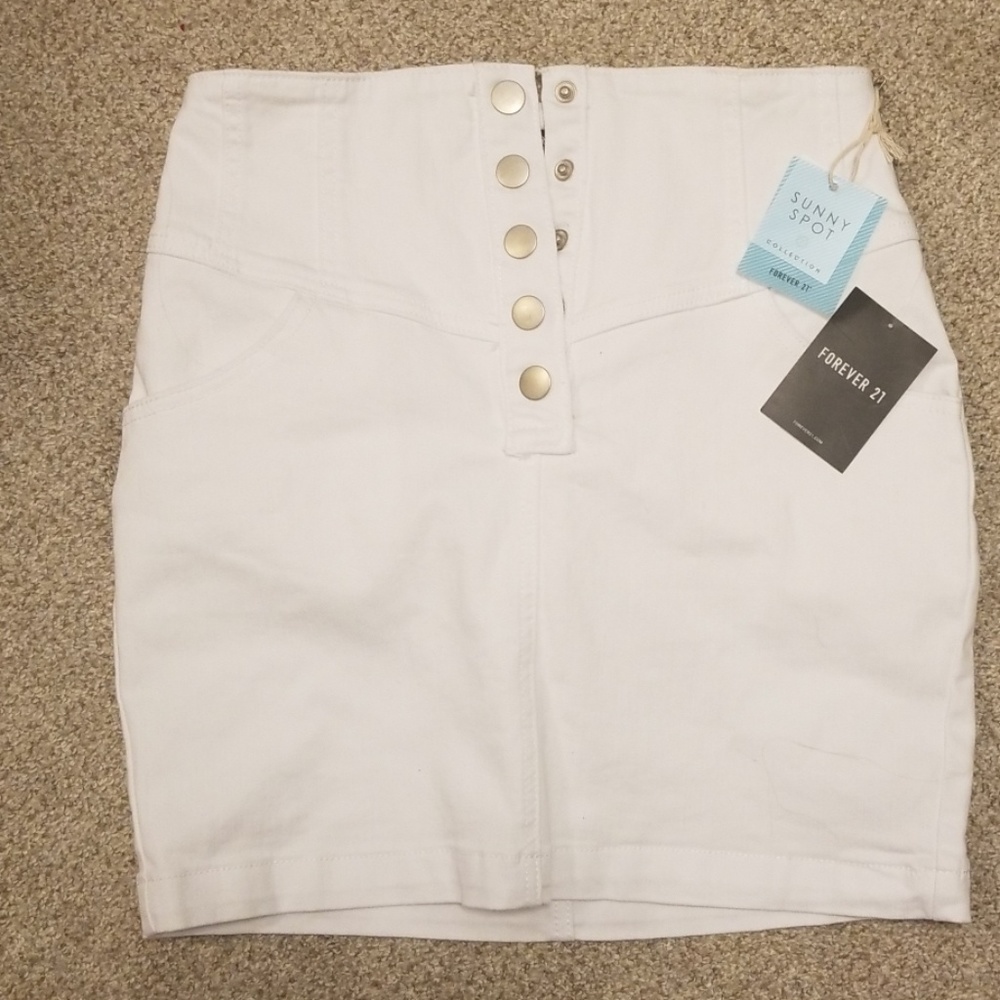 White denim skirt Size small NWT